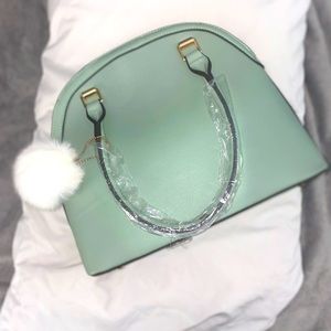 Medium mint purse